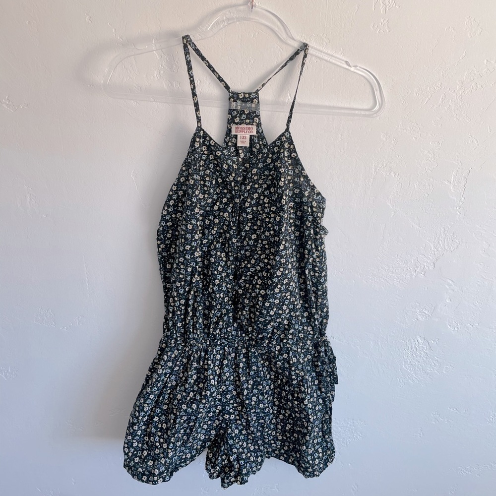 Floral shorts romper size XS NWOT navy blue